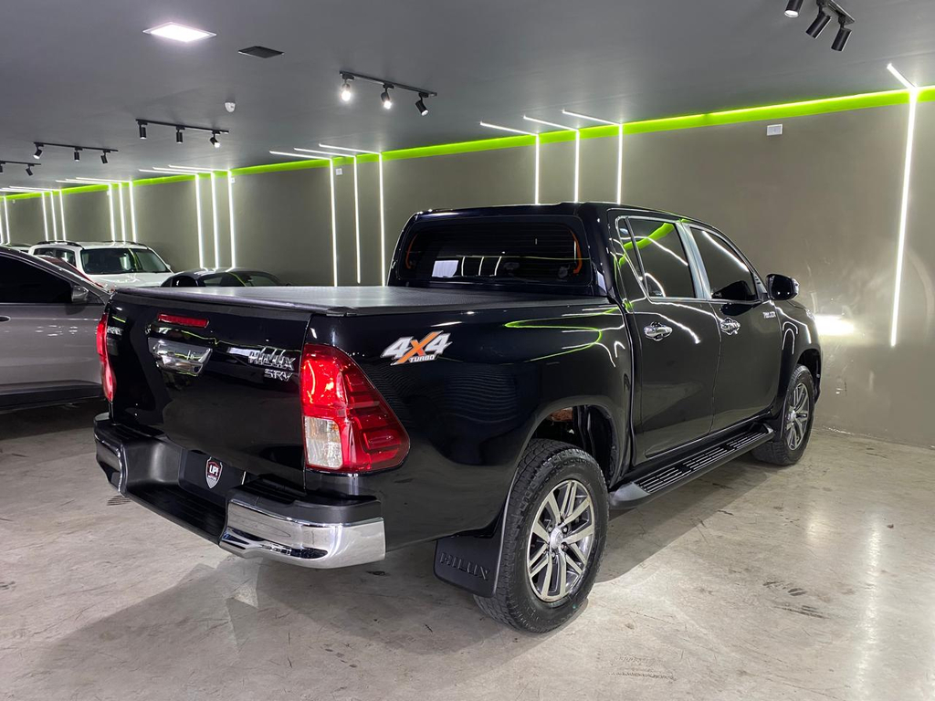 Toyota Hilux Preto