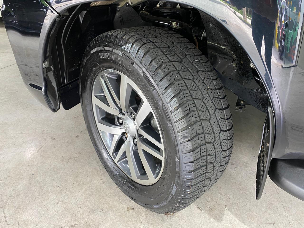 Toyota Hilux Preto