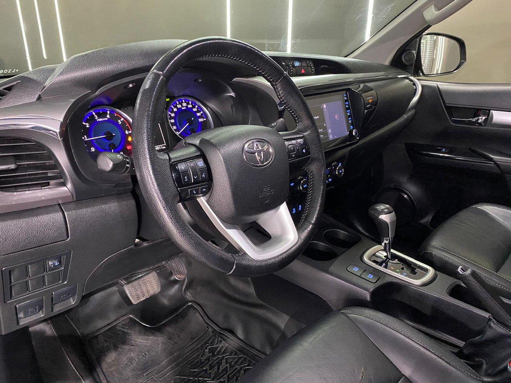 Toyota Hilux Preto
