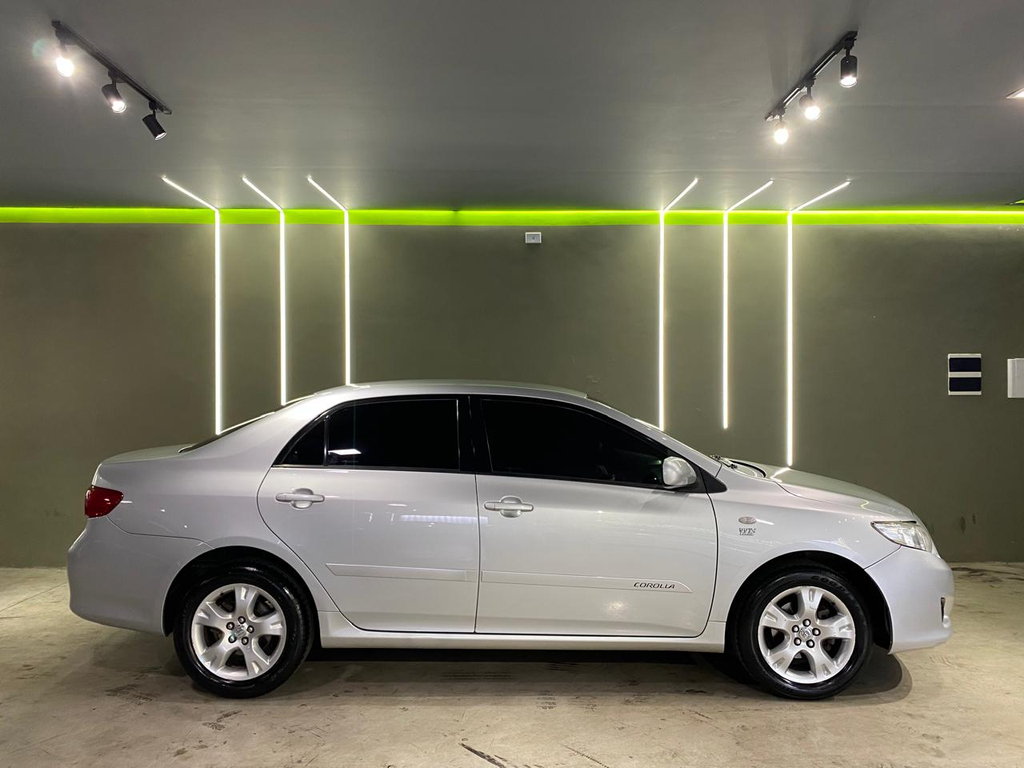 Toyota Corolla Prata