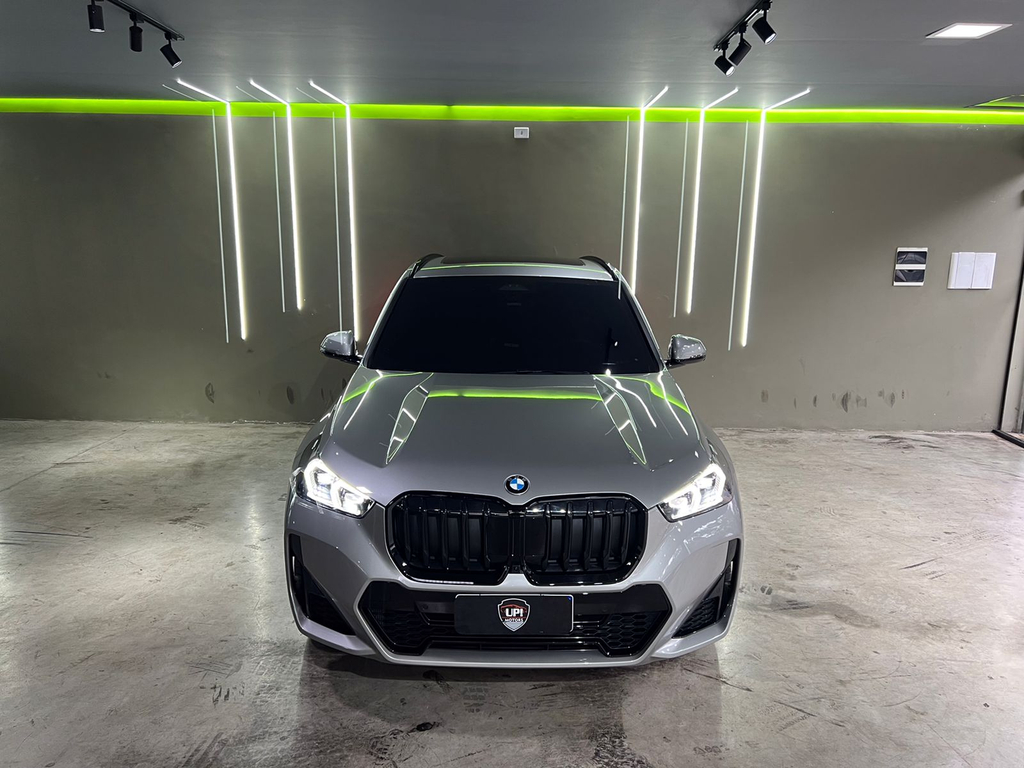 BMW X1 Prata