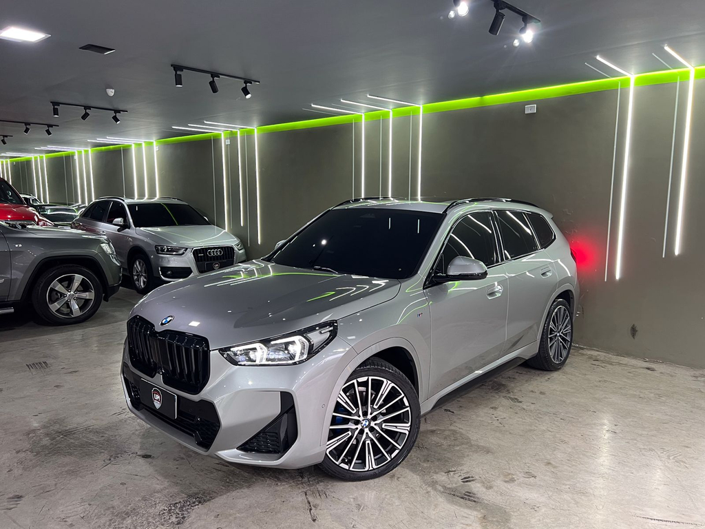 BMW X1 Prata