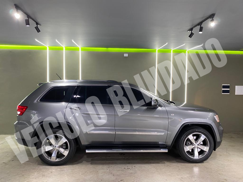 Jeep Grand Cherokee Cinza