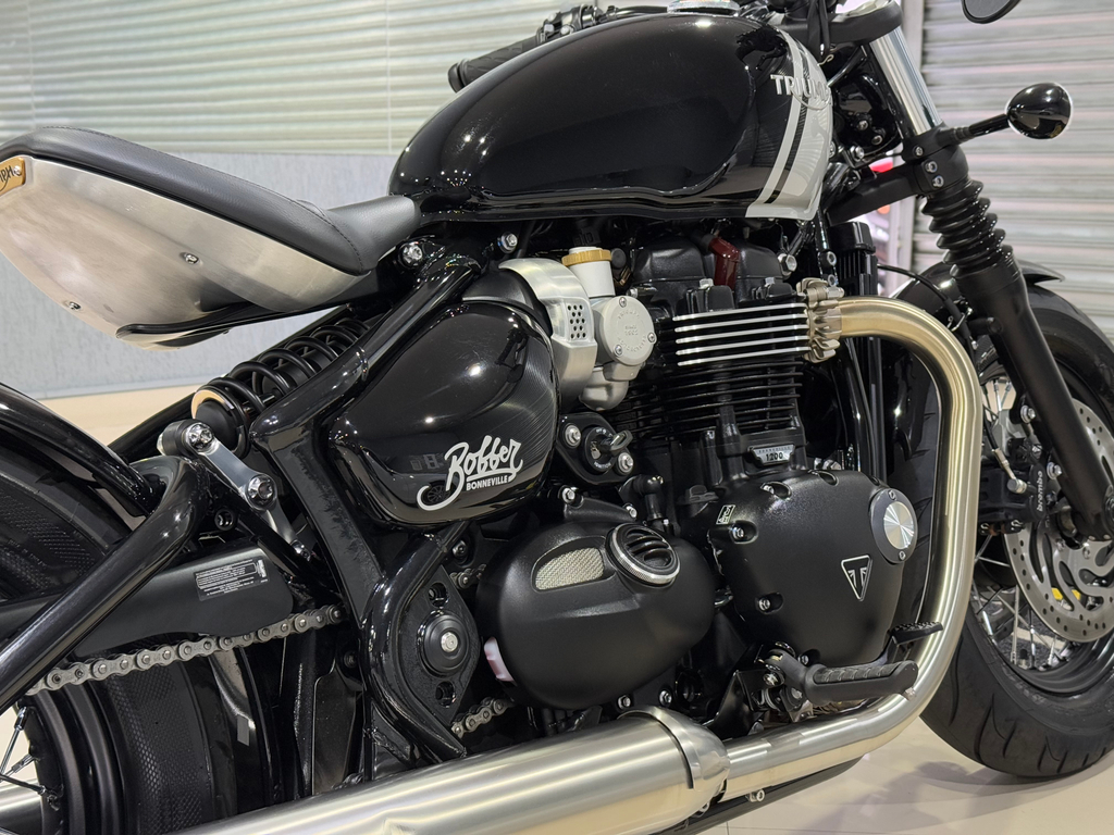 Triumph BONNEVILLE Preto