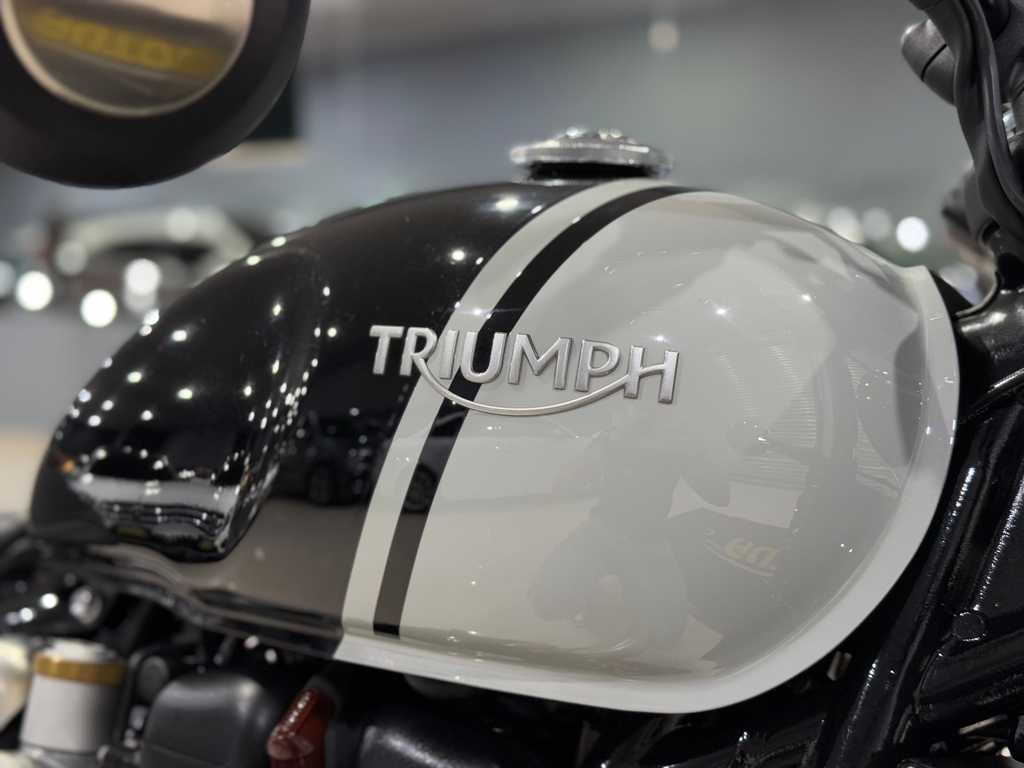 Triumph BONNEVILLE Preto