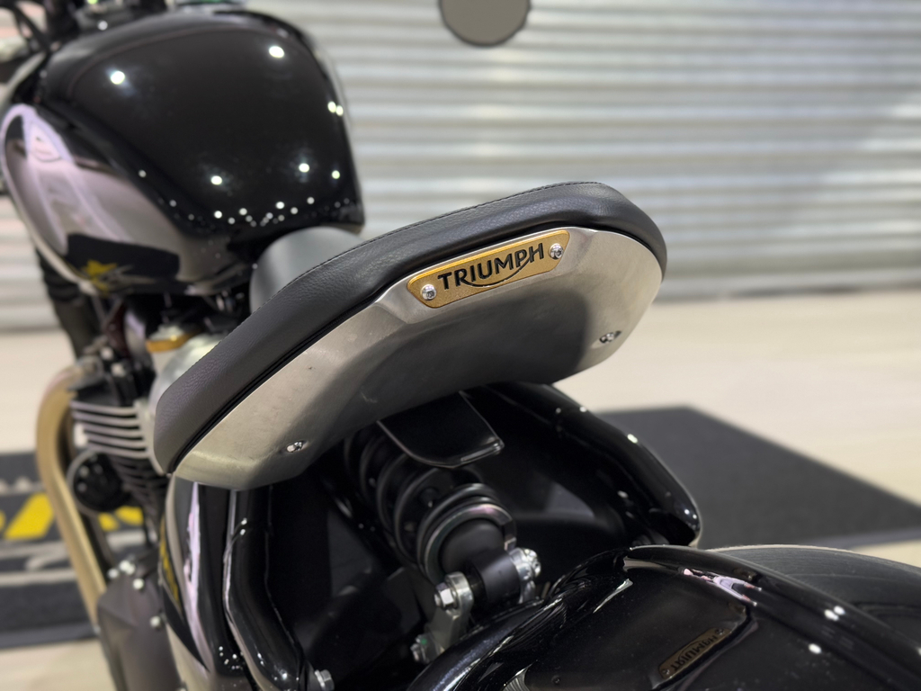 Triumph BONNEVILLE Preto