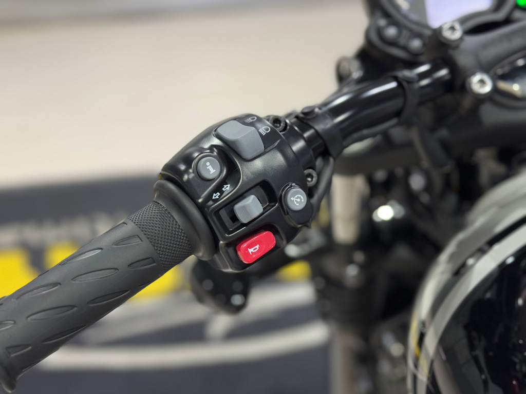 Triumph BONNEVILLE Preto