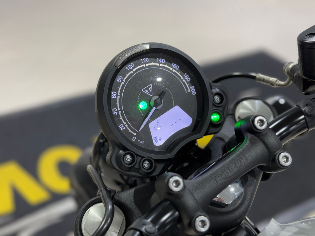 Triumph BONNEVILLE Preto