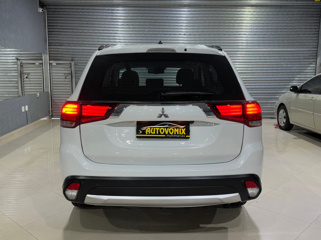 Mitsubishi Outlander Branco
