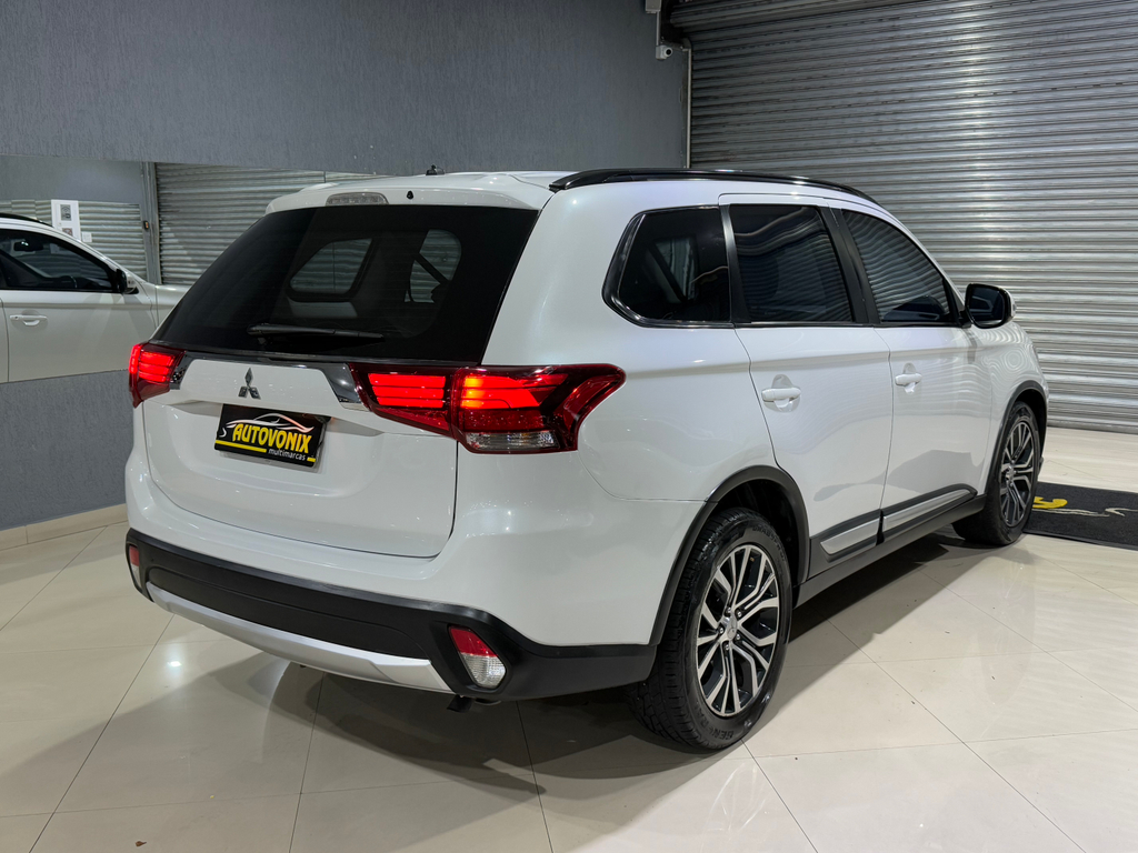 Mitsubishi Outlander Branco