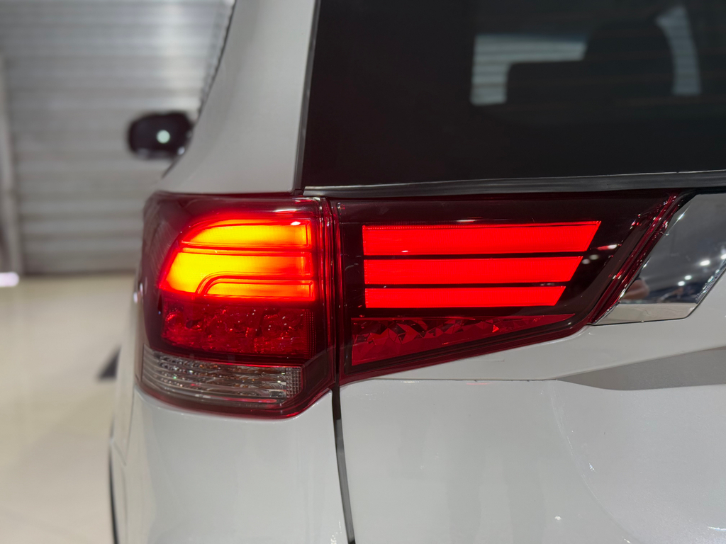 Mitsubishi Outlander Branco