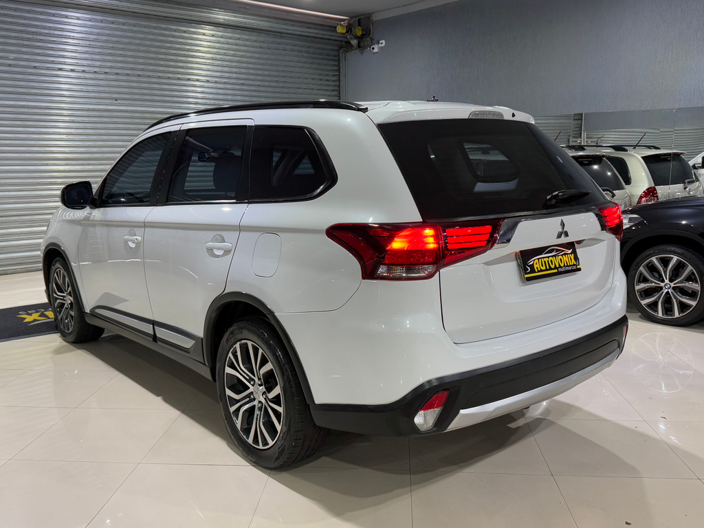 Mitsubishi Outlander Branco
