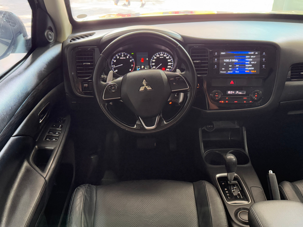 Mitsubishi Outlander Branco