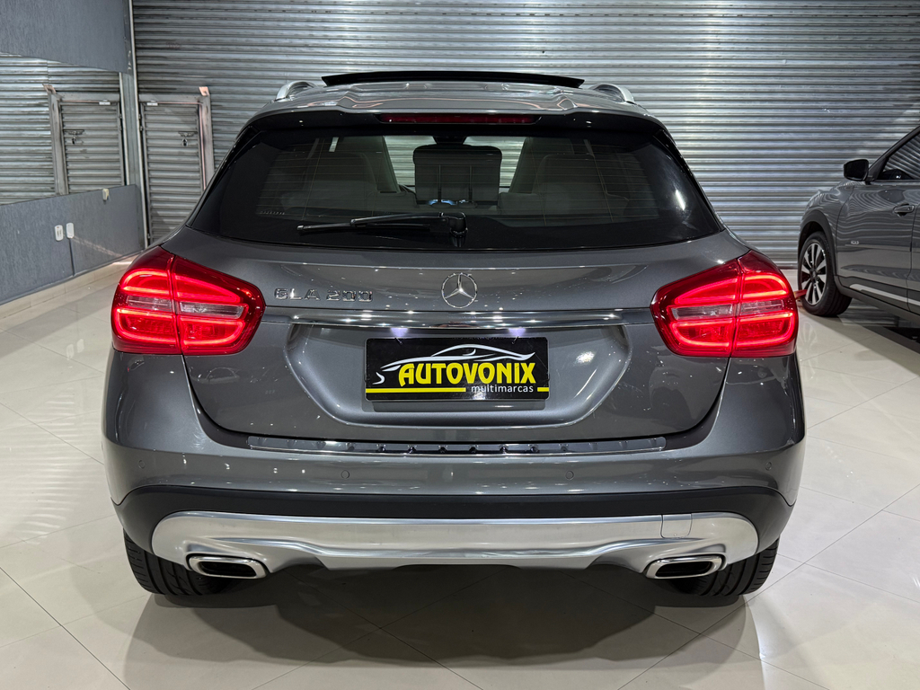 Mercedes Benz GLA-200 Cinza