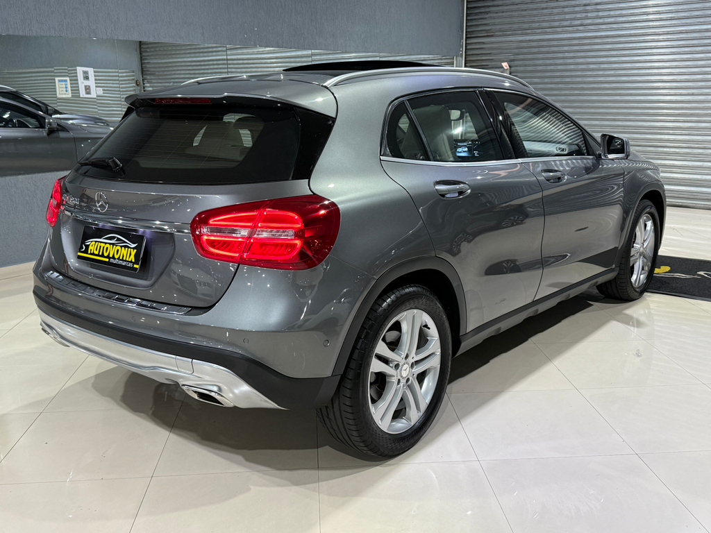 Mercedes Benz GLA-200 Cinza