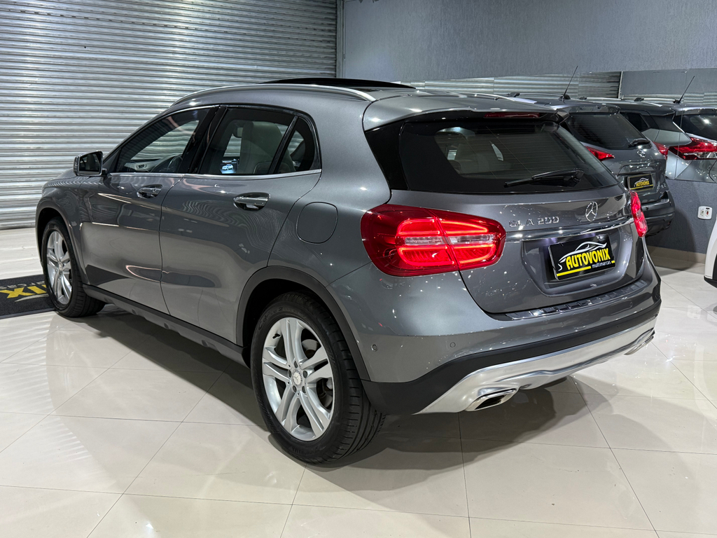 Mercedes Benz GLA-200 Cinza