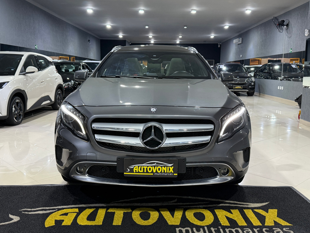 Mercedes Benz GLA-200 Cinza