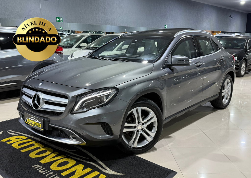 Mercedes Benz GLA-200 Cinza