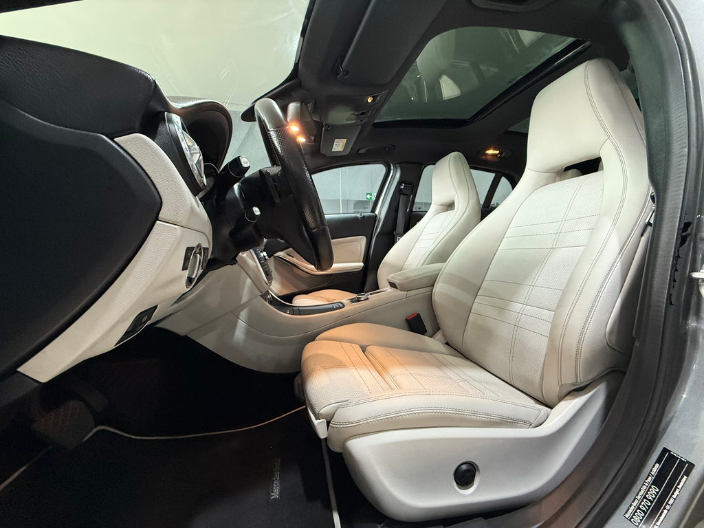 Mercedes Benz GLA-200 Cinza