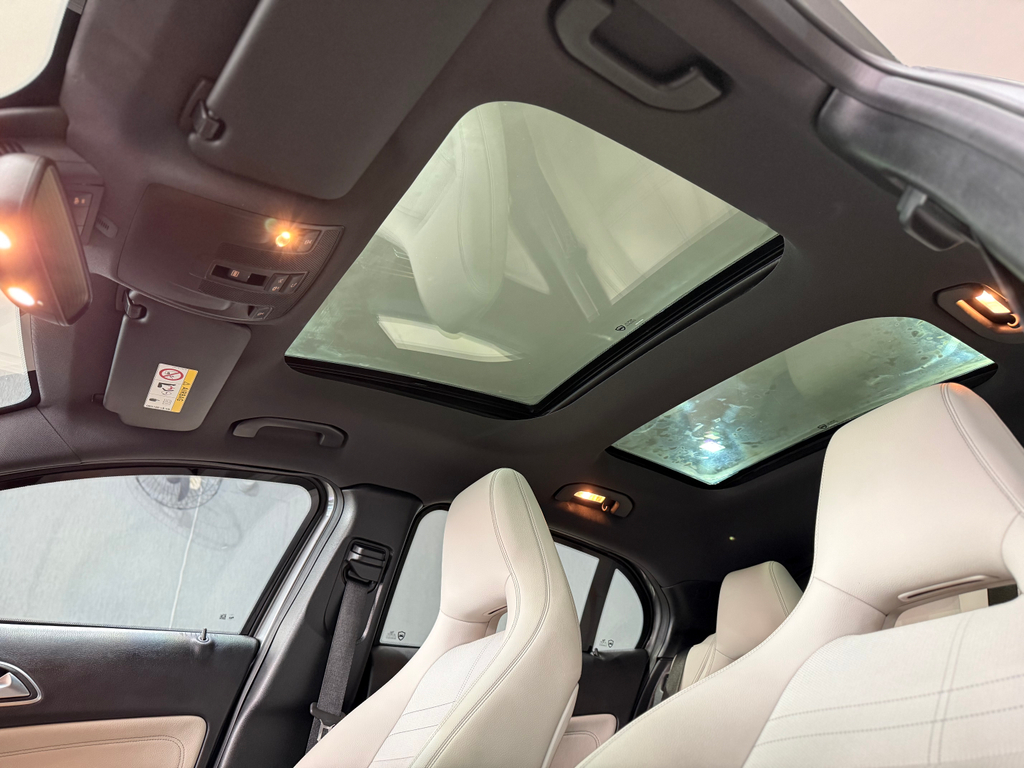 Mercedes Benz GLA-200 Cinza