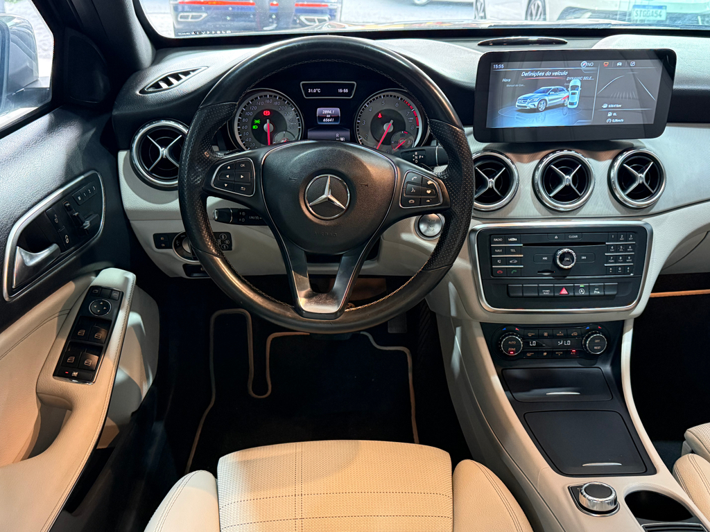 Mercedes Benz GLA-200 Cinza