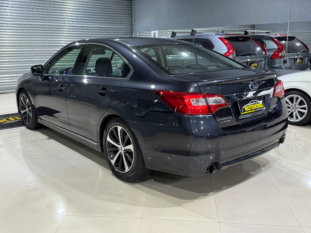 Subaru Legacy Sedan Cinza