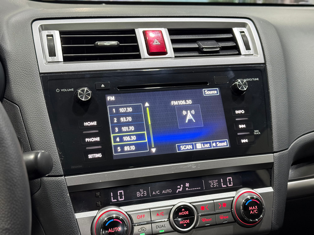 Subaru Legacy Sedan Cinza