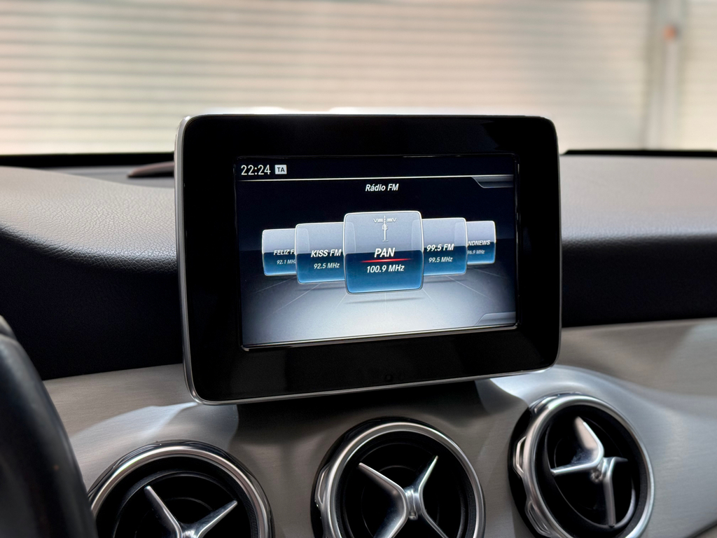 Mercedes Benz GLA-200 Cinza