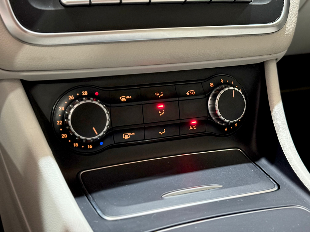 Mercedes Benz GLA-200 Cinza