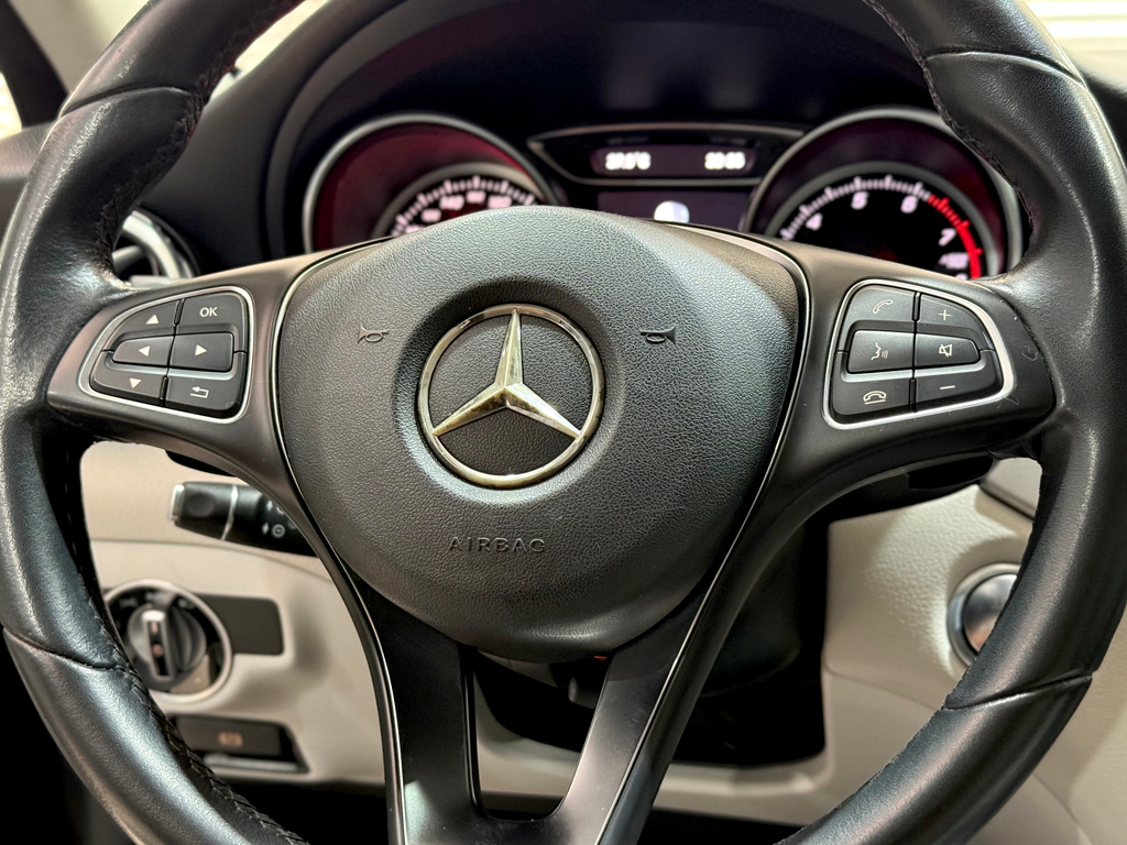 Mercedes Benz GLA-200 Cinza