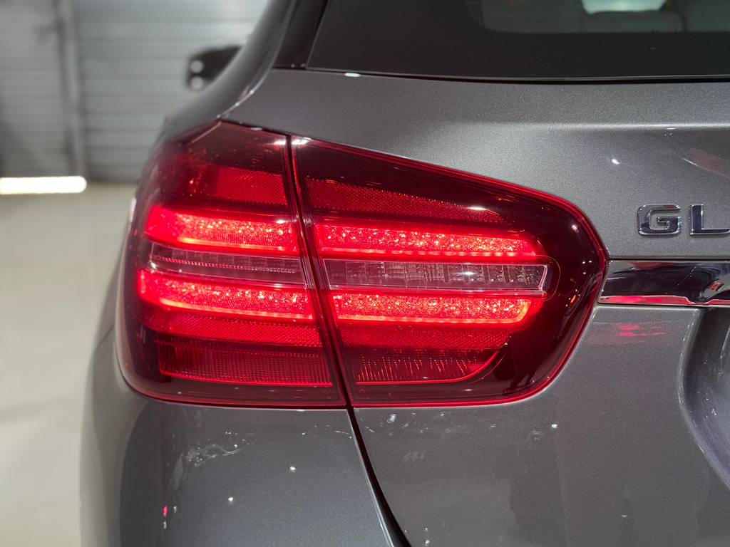 Mercedes Benz GLA-200 Cinza