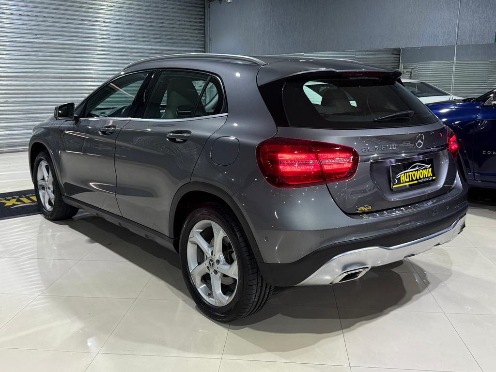 Mercedes Benz GLA-200 Cinza