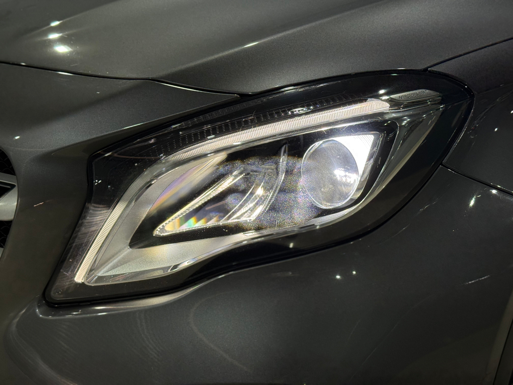 Mercedes Benz GLA-200 Cinza