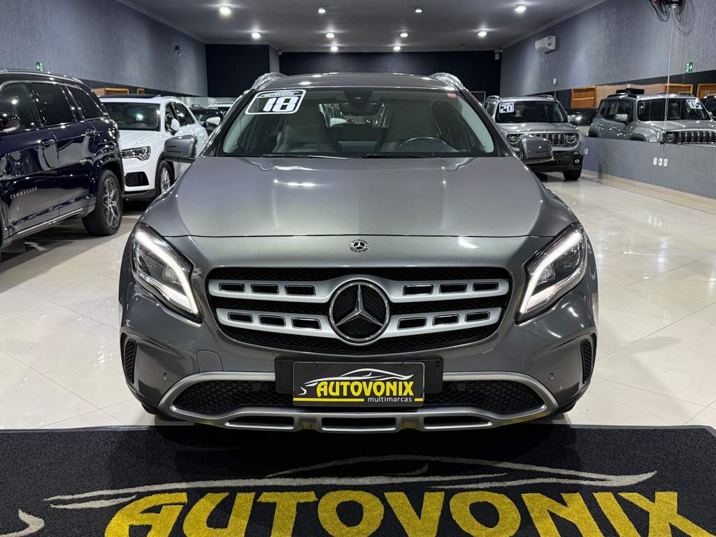 Mercedes Benz GLA-200 Cinza