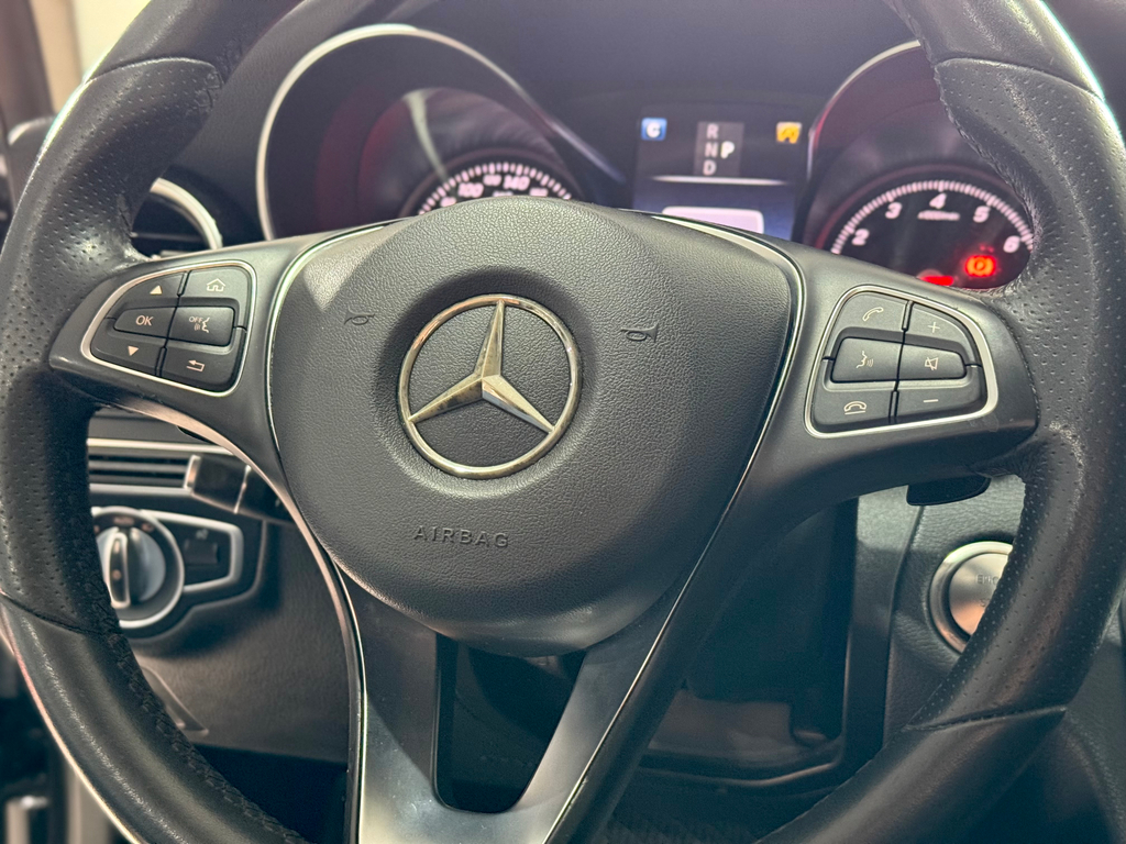 Mercedes Benz C-180 Preto