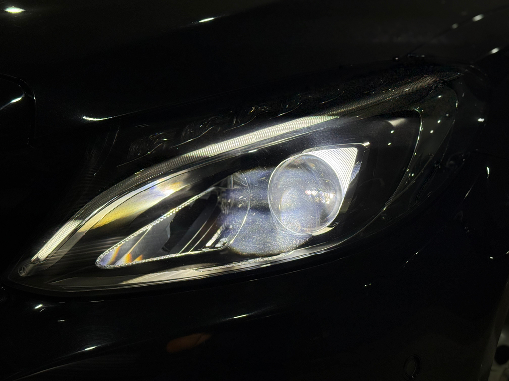 Mercedes Benz C-180 Preto