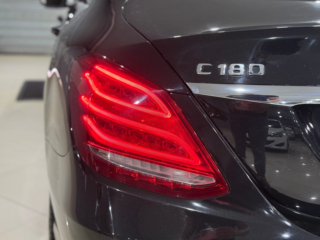 Mercedes Benz C-180 Preto