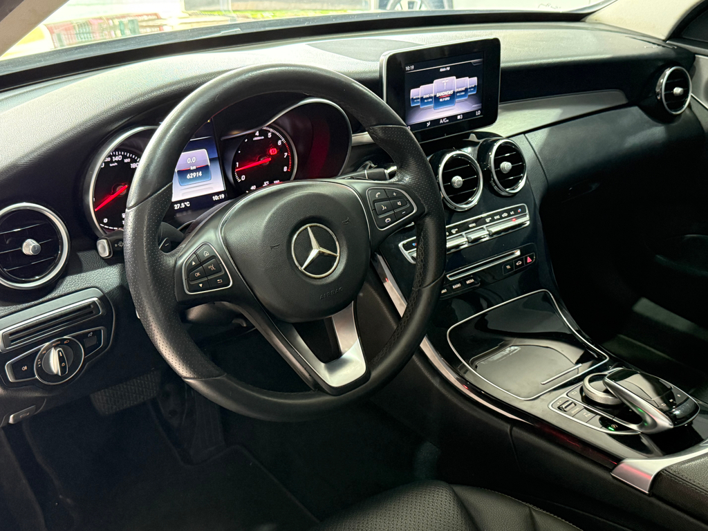 Mercedes Benz C-180 Preto