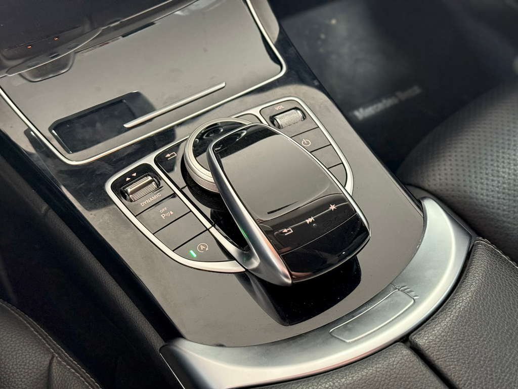Mercedes Benz C-180 Preto