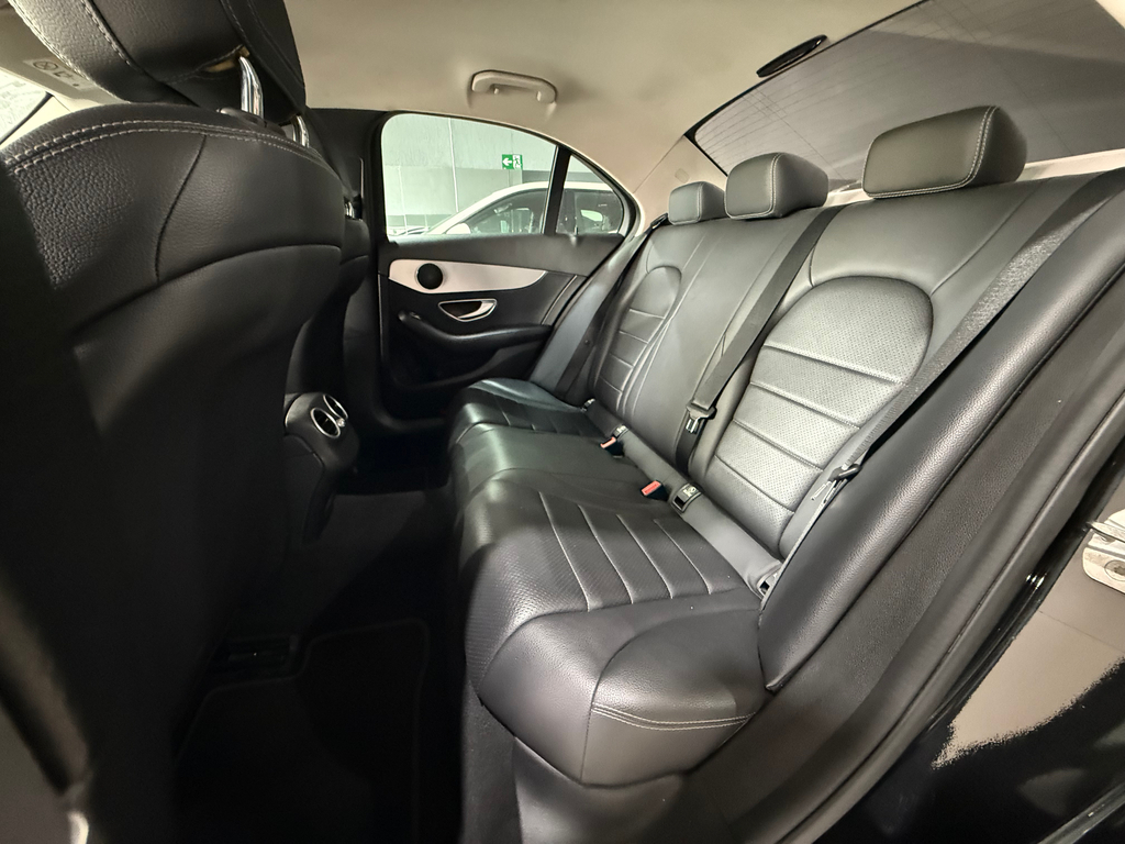 Mercedes Benz C-180 Preto