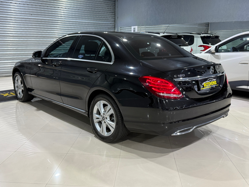 Mercedes Benz C-180 Preto