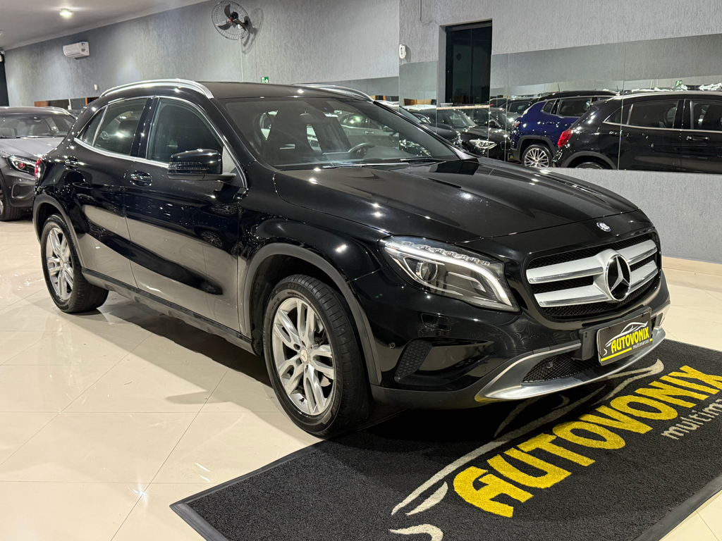 Mercedes Benz GLA-200 Preto