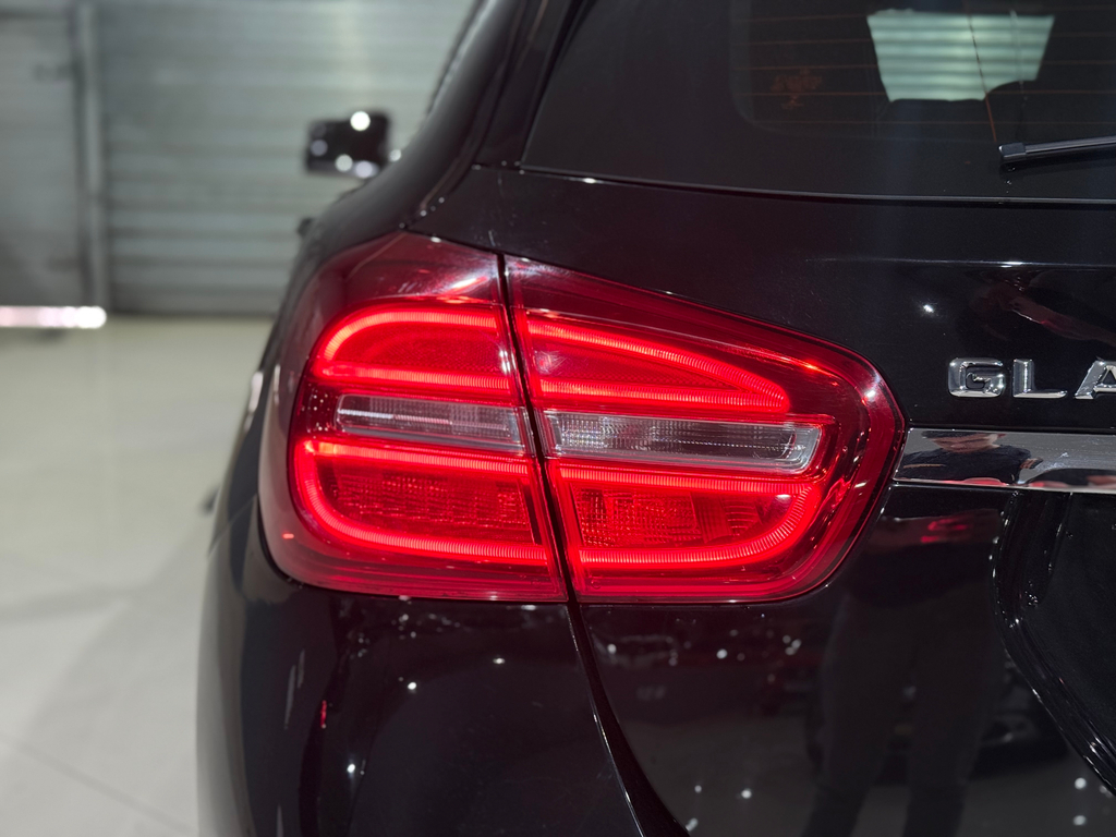 Mercedes Benz GLA-200 Preto