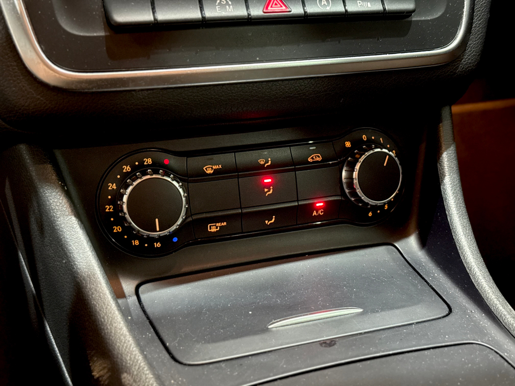 Mercedes Benz GLA-200 Preto