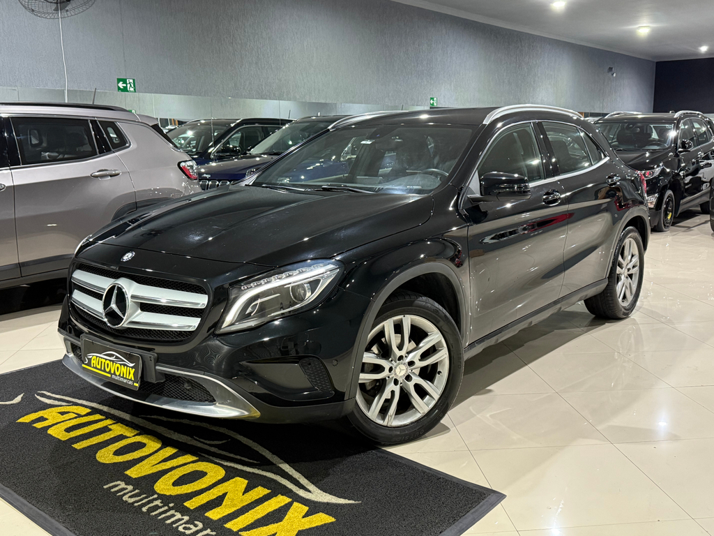Mercedes Benz GLA-200 Preto
