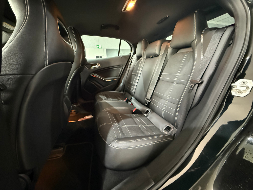 Mercedes Benz GLA-200 Preto