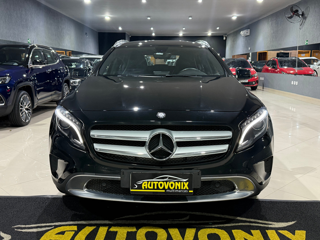 Mercedes Benz GLA-200 Preto