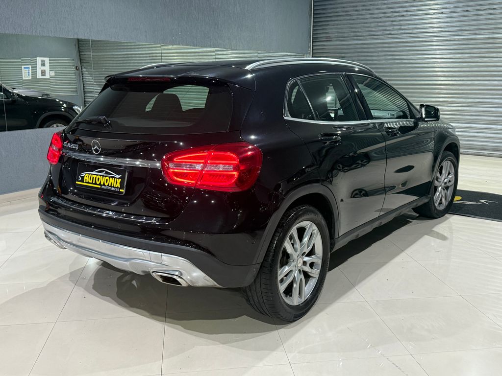 Mercedes Benz GLA-200 Preto