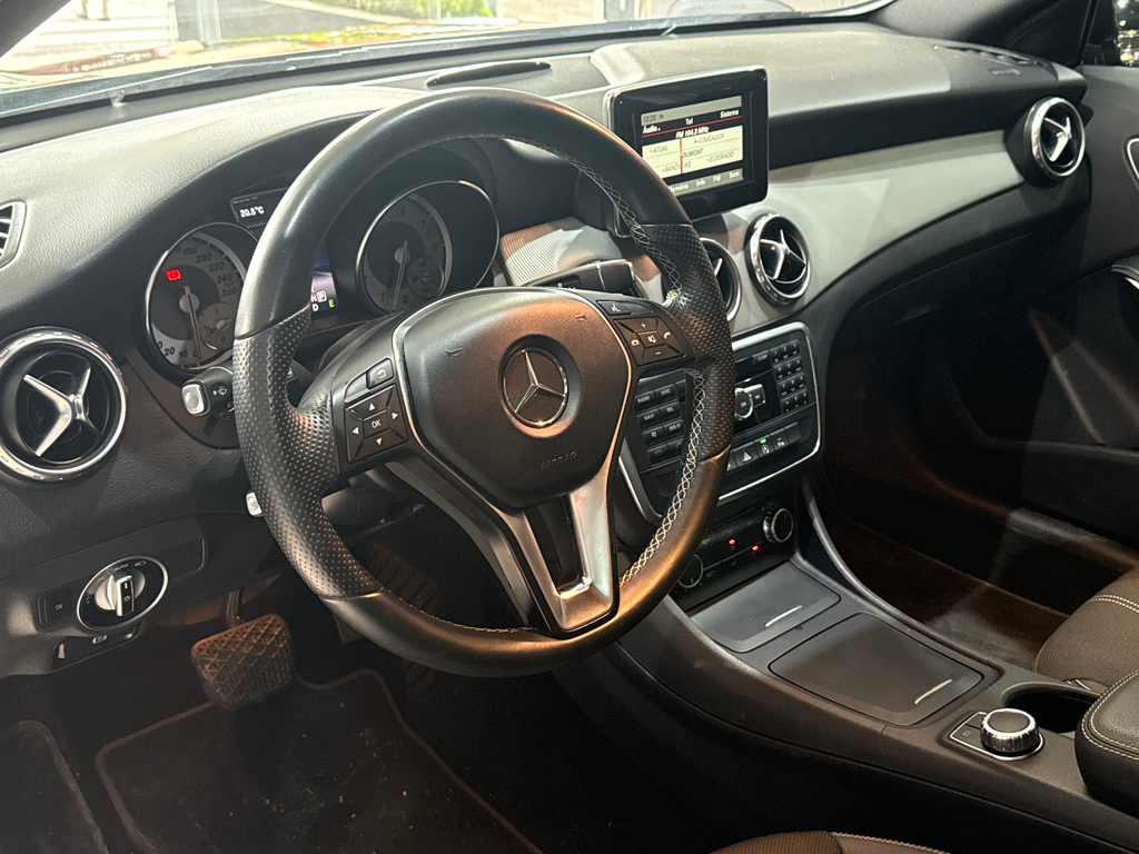 Mercedes Benz GLA-200 Preto