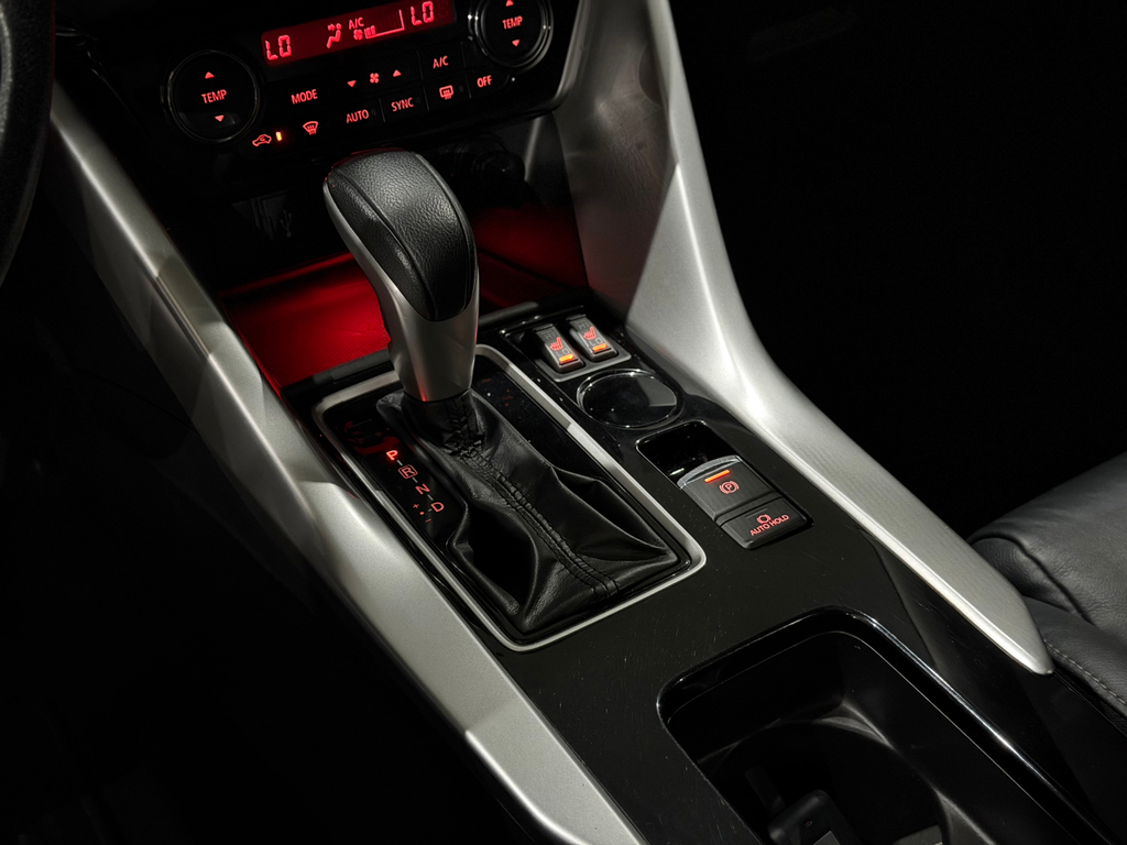 Mitsubishi Eclipse Cross Cinza